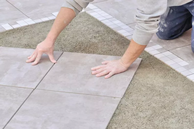 Poser du carrelage en diagonale pour agrandir une pièce, Béthune, O’Ptits Travaux